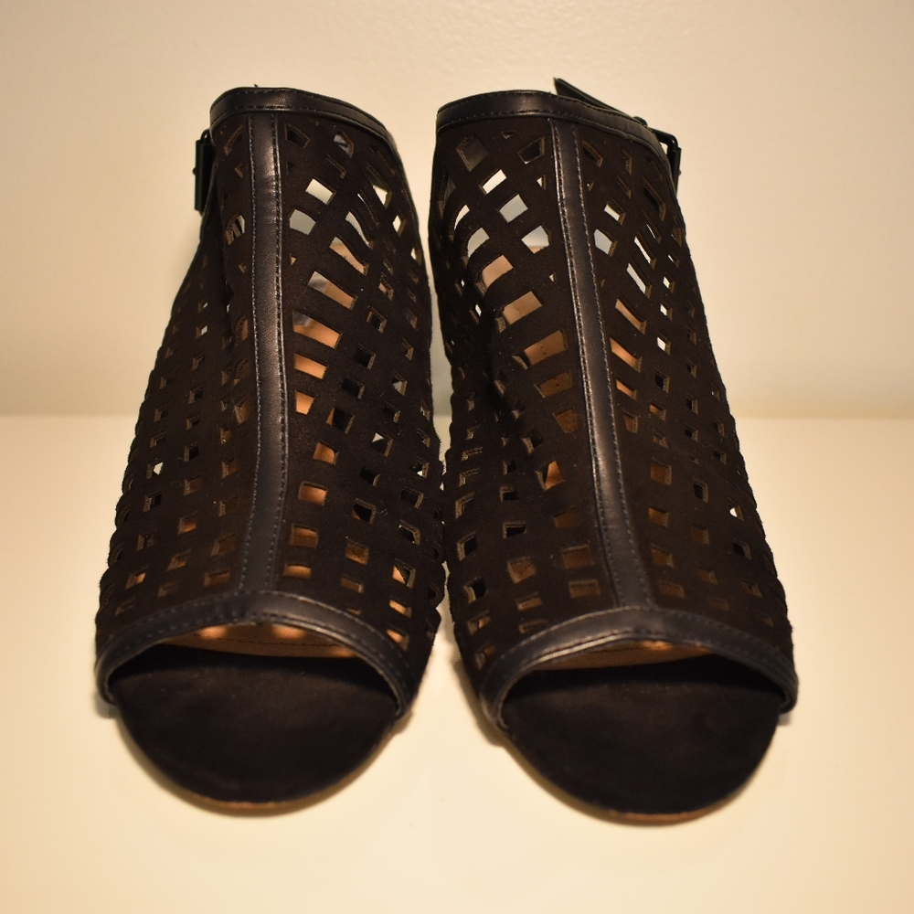 Tahari Black Heels